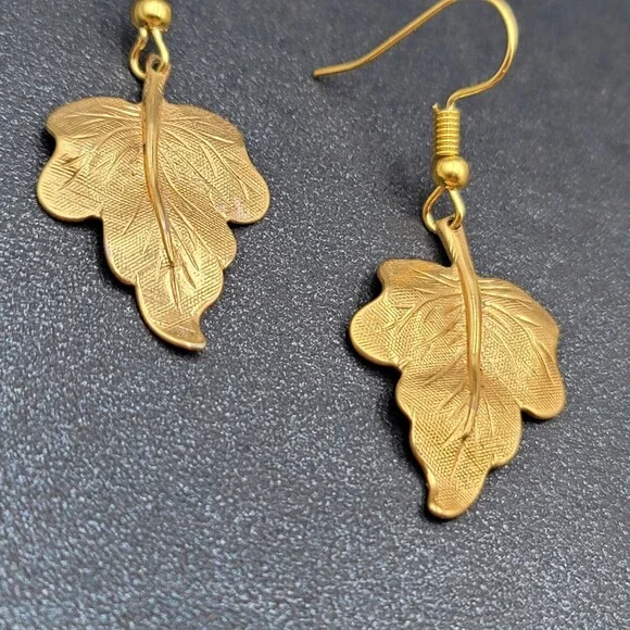 Pierced Earrings Brushed Gold Plated Dangle Detailed Leaves 1 1/8" - Picture 9 of 12